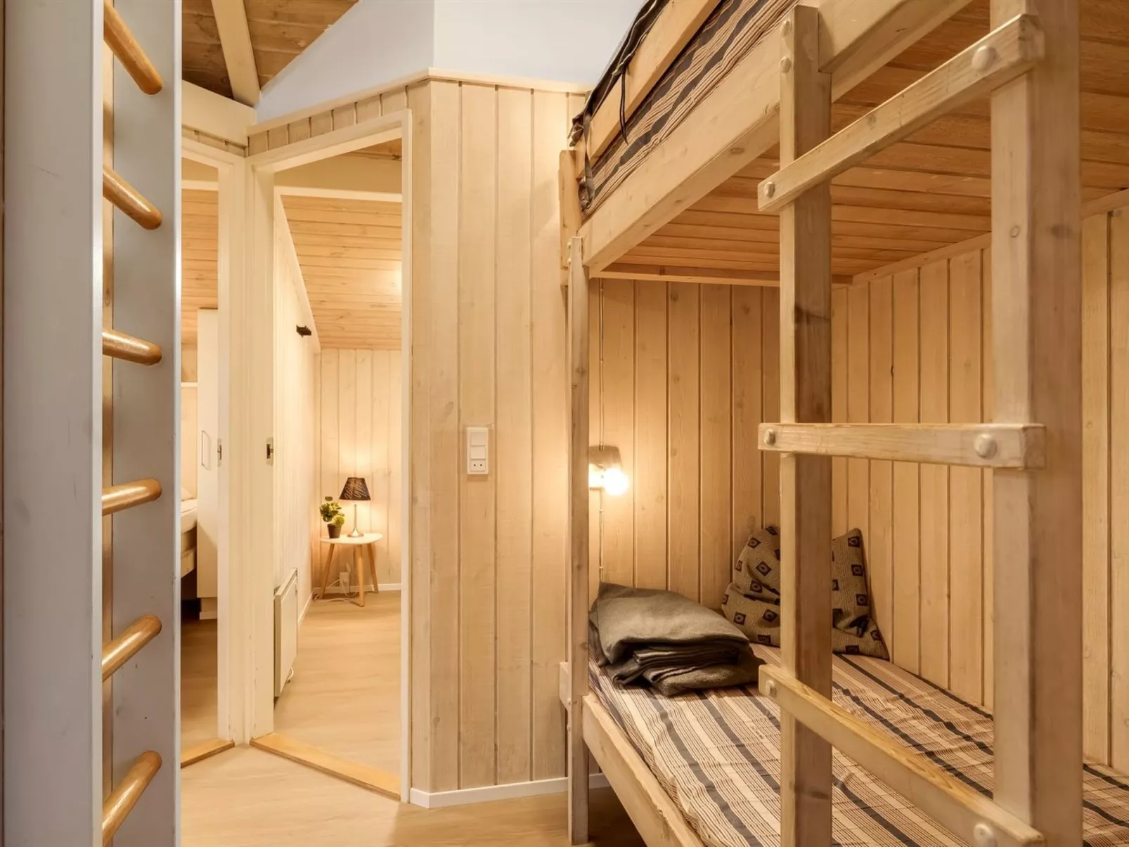 "Amadahy" - 950m from the sea-Binnen