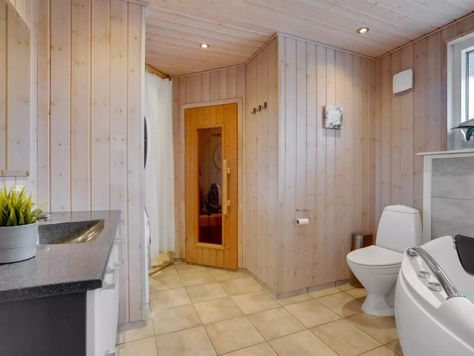 "Nine" - 200m from the sea-Binnen