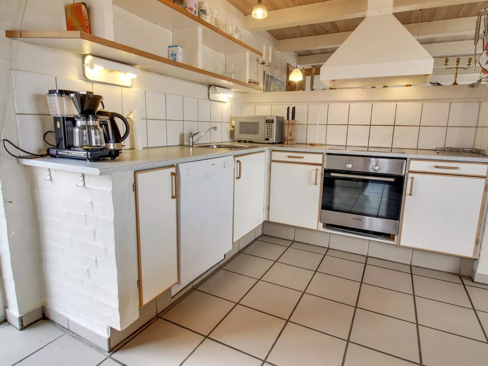 "Skuli" - 200m from the sea-Binnen