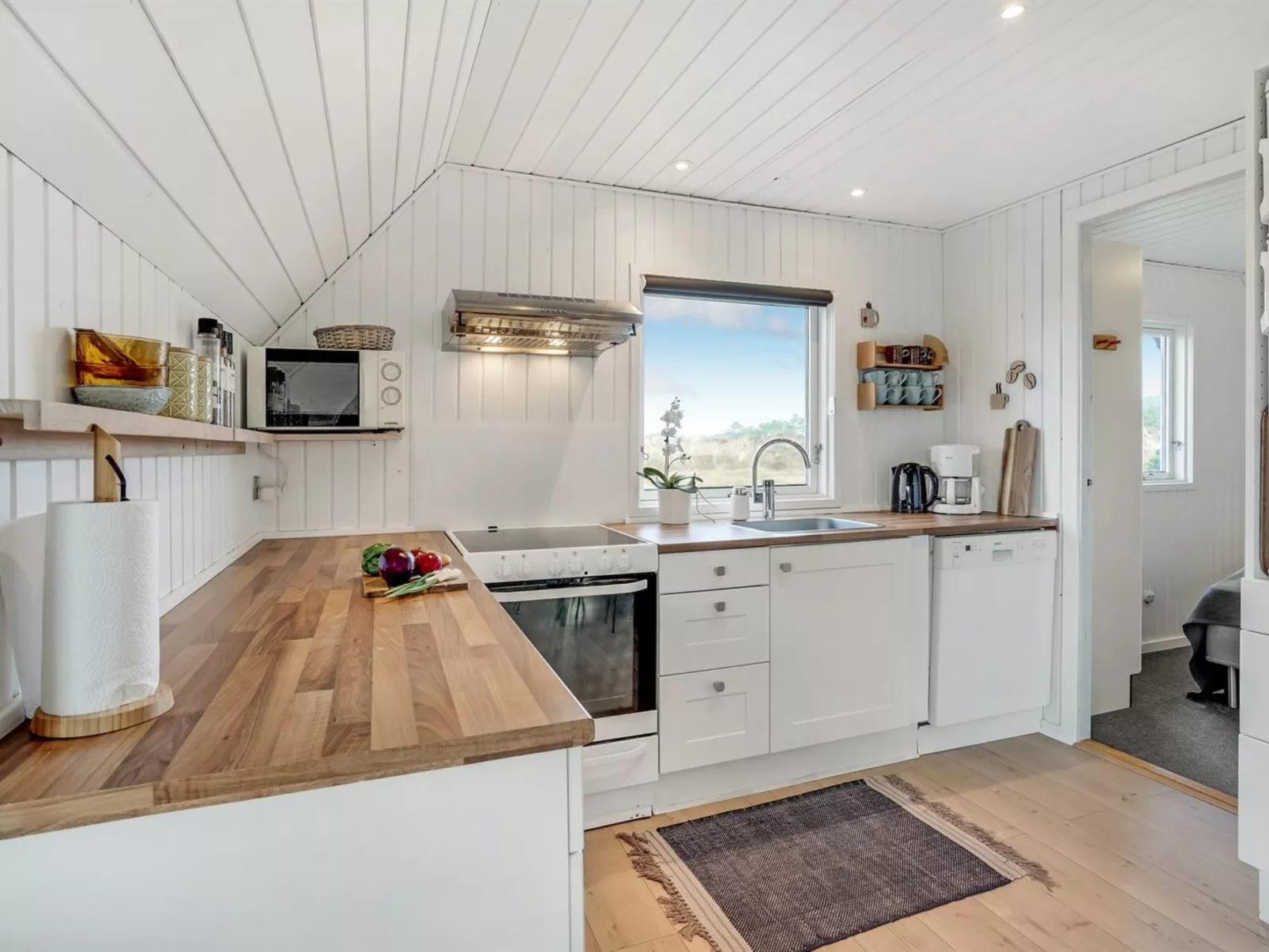 "Edvi" - 1.6km from the sea-Binnen