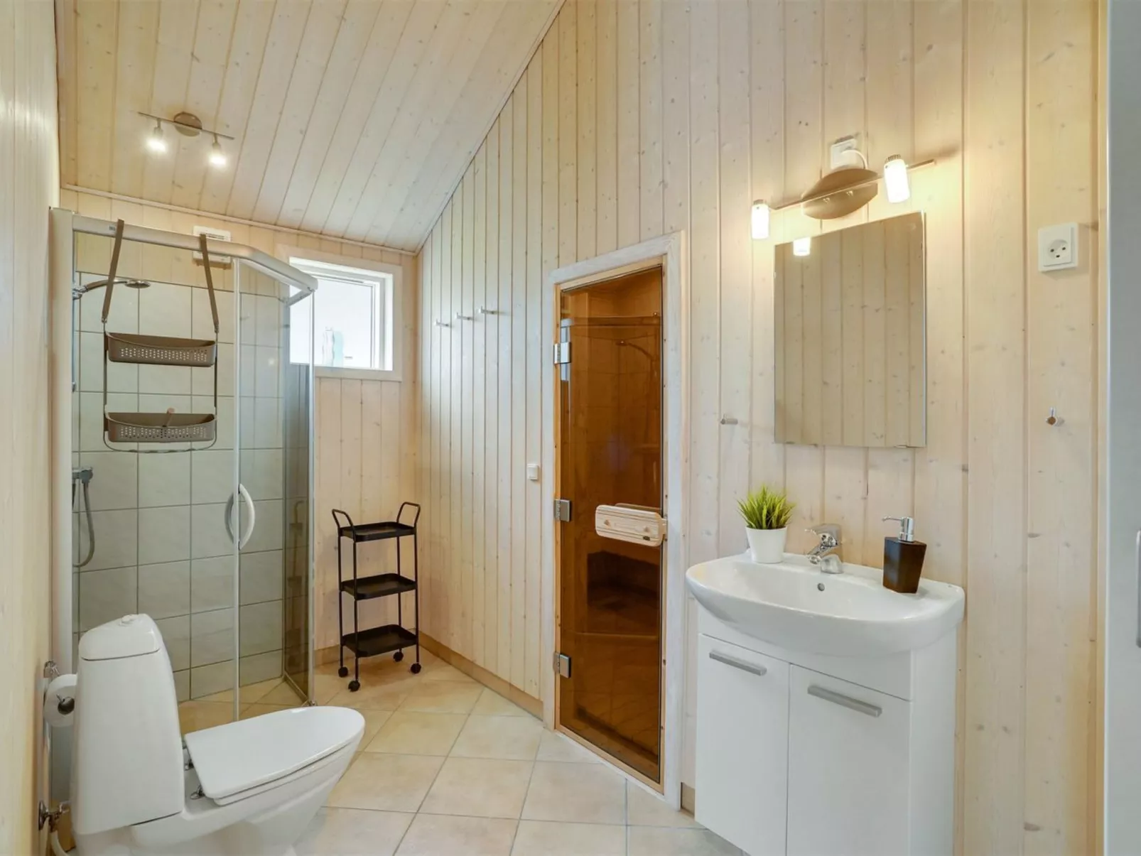 "Henriete" - 3.5km from the sea-Binnen