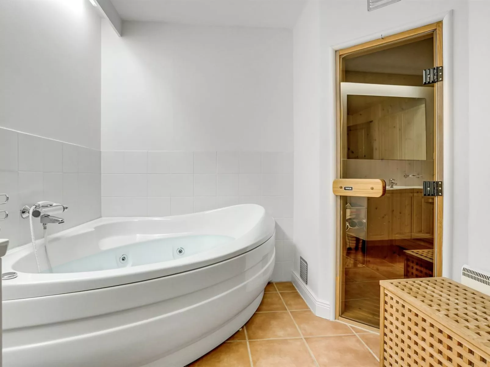 "Jannike" - 100m from the sea-Binnen