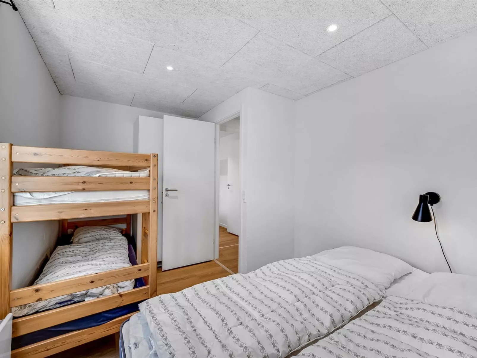 "Thana" - 1.4km from the sea-Binnen