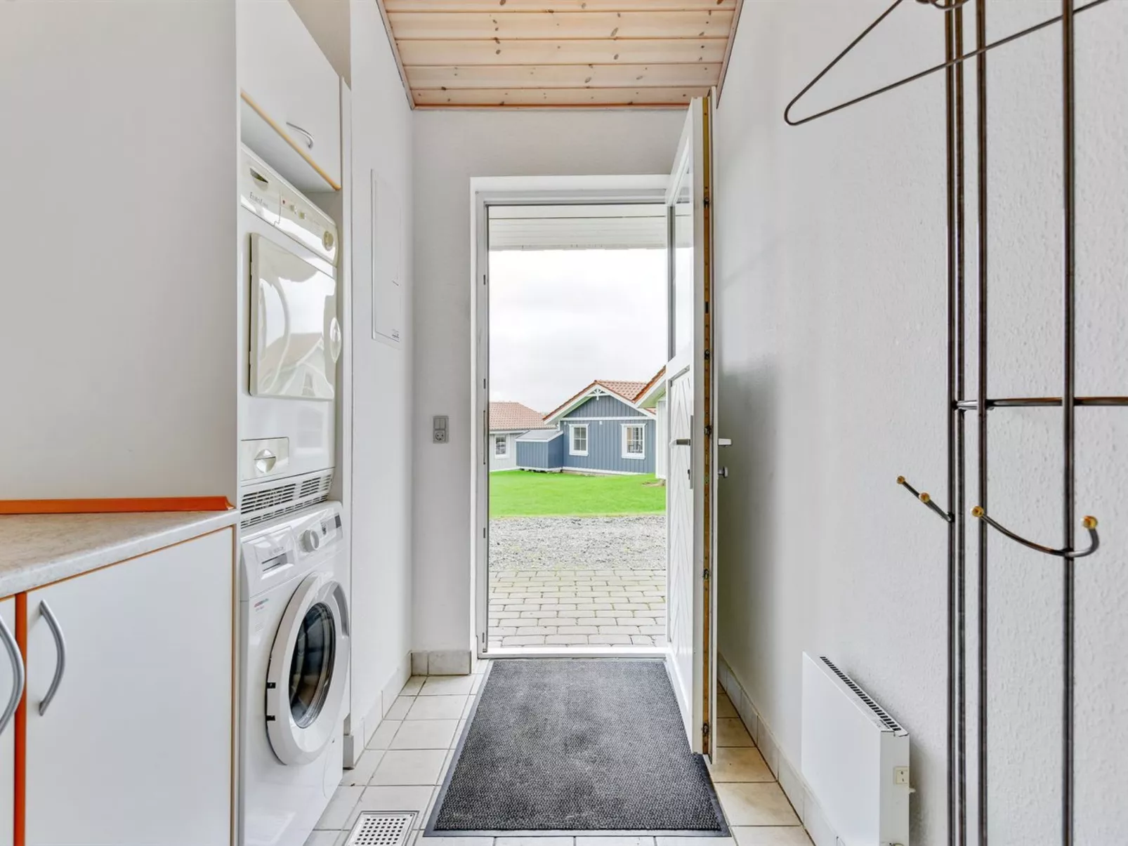 "Karina" - 150m to the fjord-Binnen