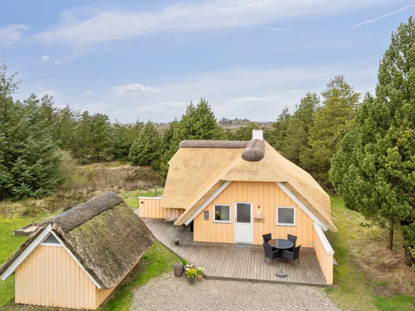 "Wale" - 3.3km from the sea-Buiten