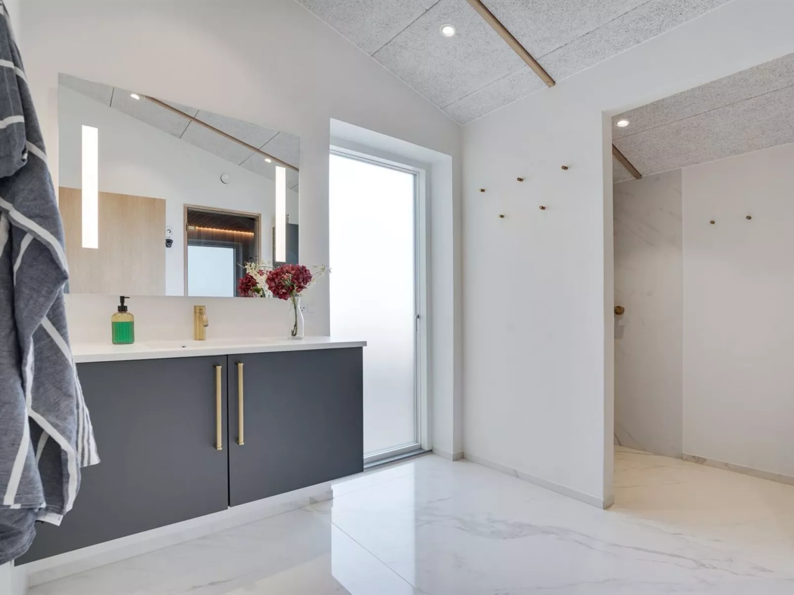 "Anie" - 950m from the sea-Binnen