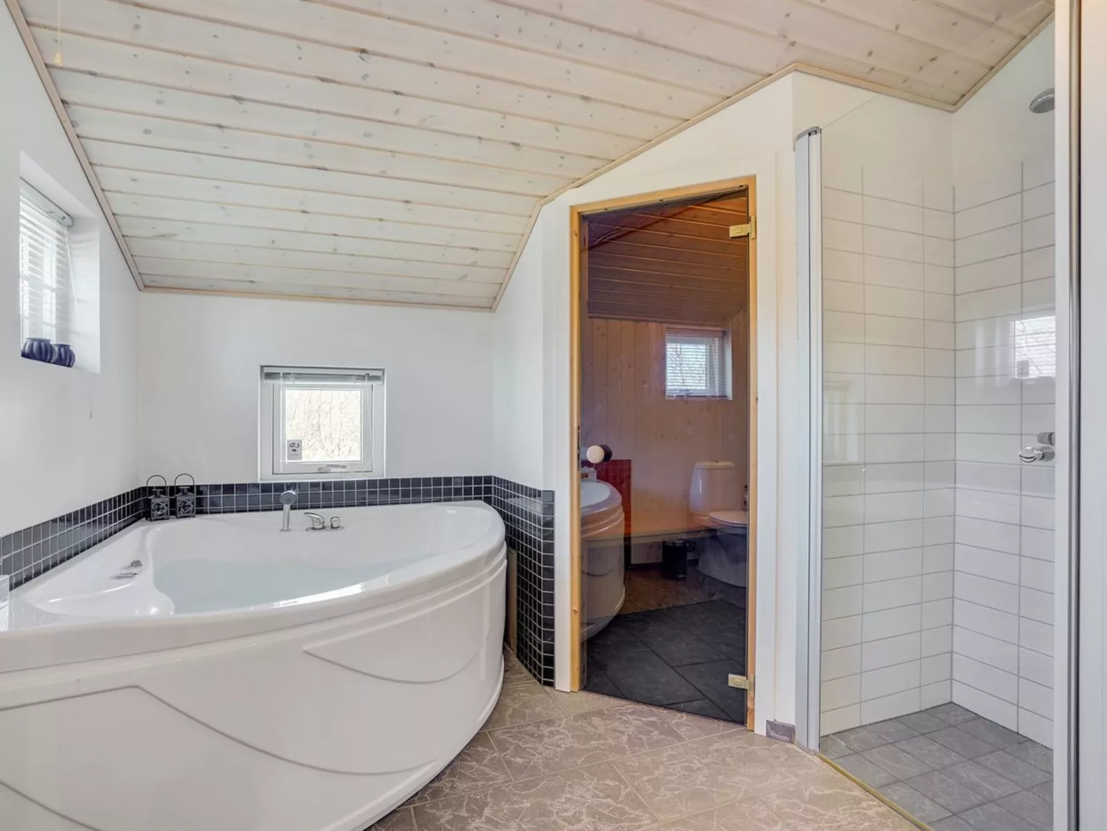 "Dorithea" - 3.5km from the sea-Binnen