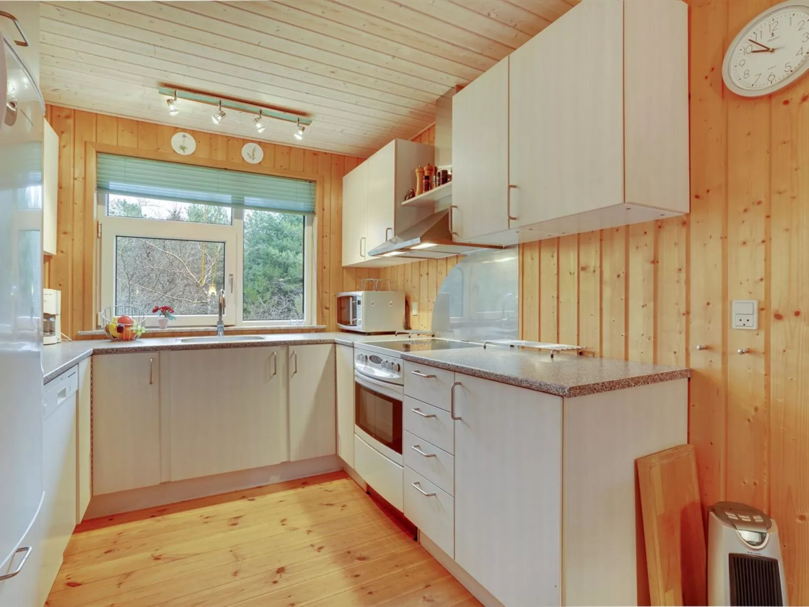 "Tille" - 700m to the fjord-Binnen