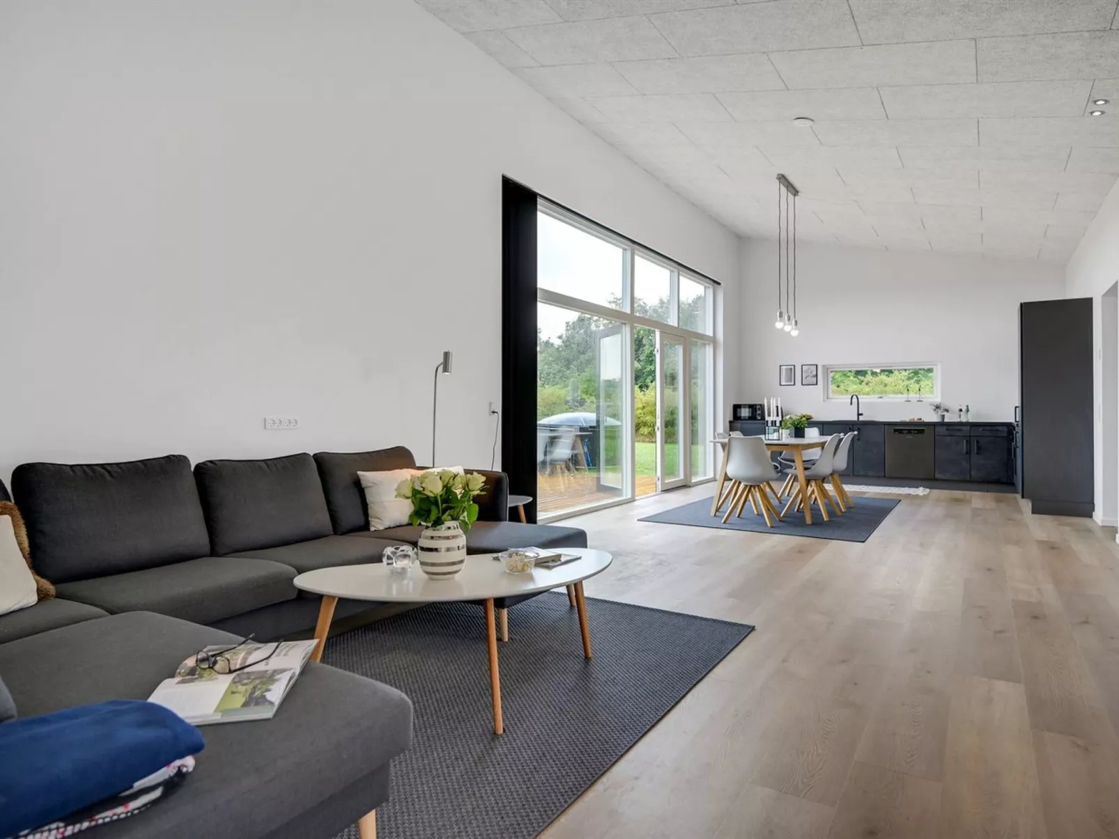 "Aatami" - 500m from the sea-Binnen