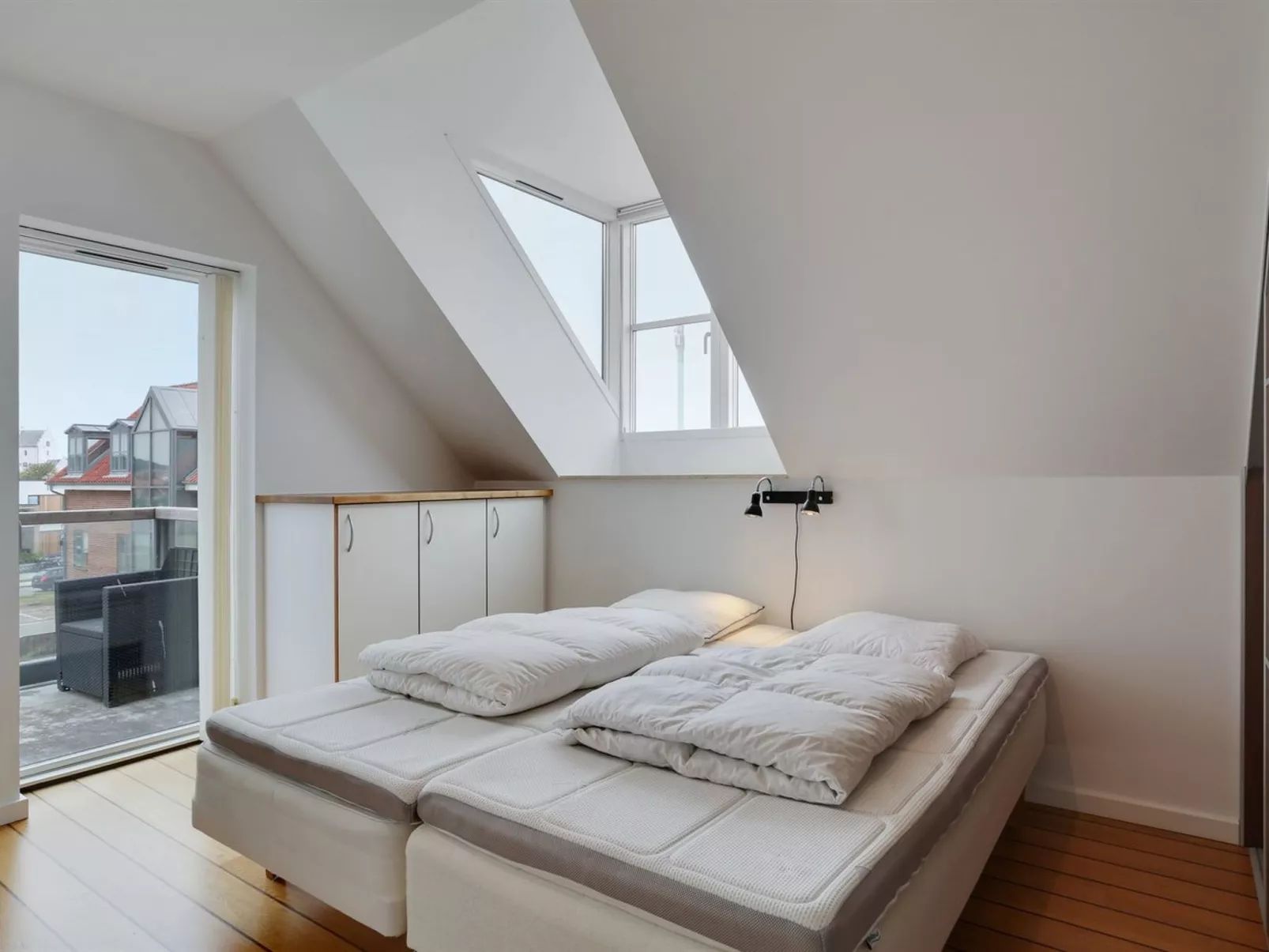 "Femme" - 15m from the sea-Binnen