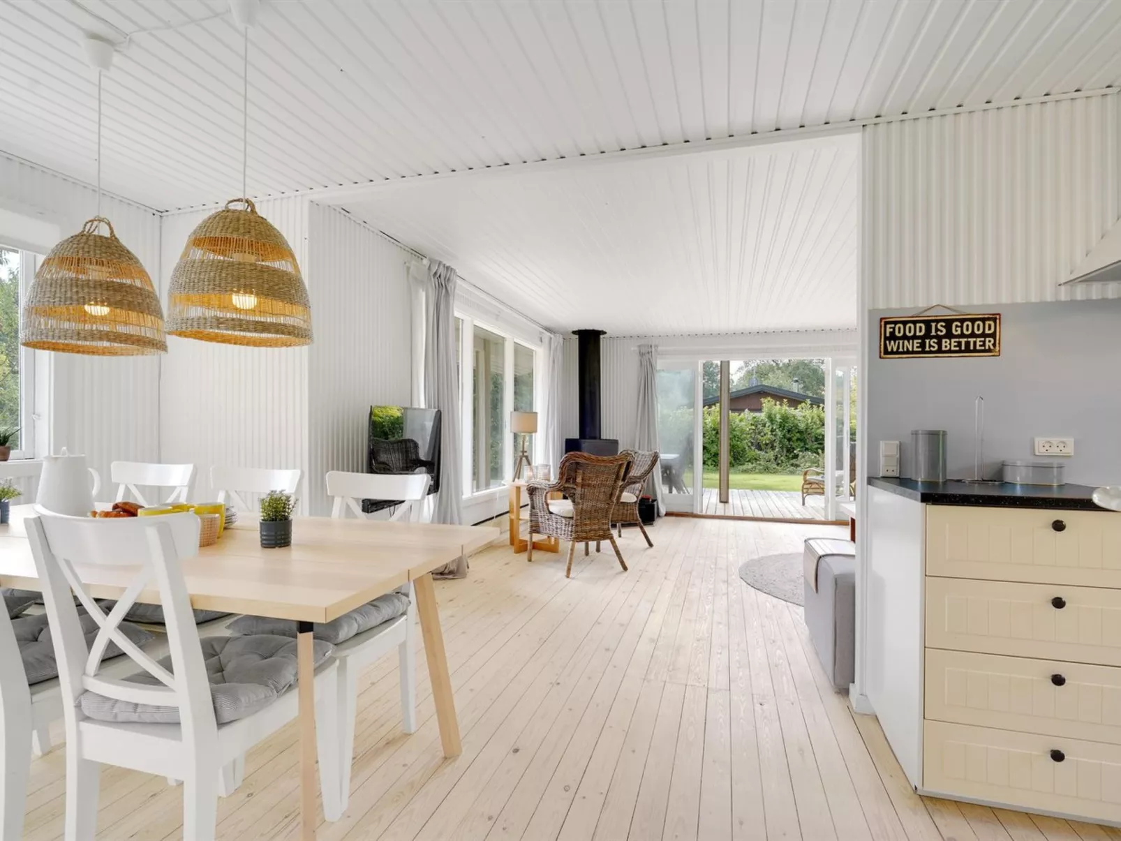 "Aksa" - 400m from the sea-Binnen