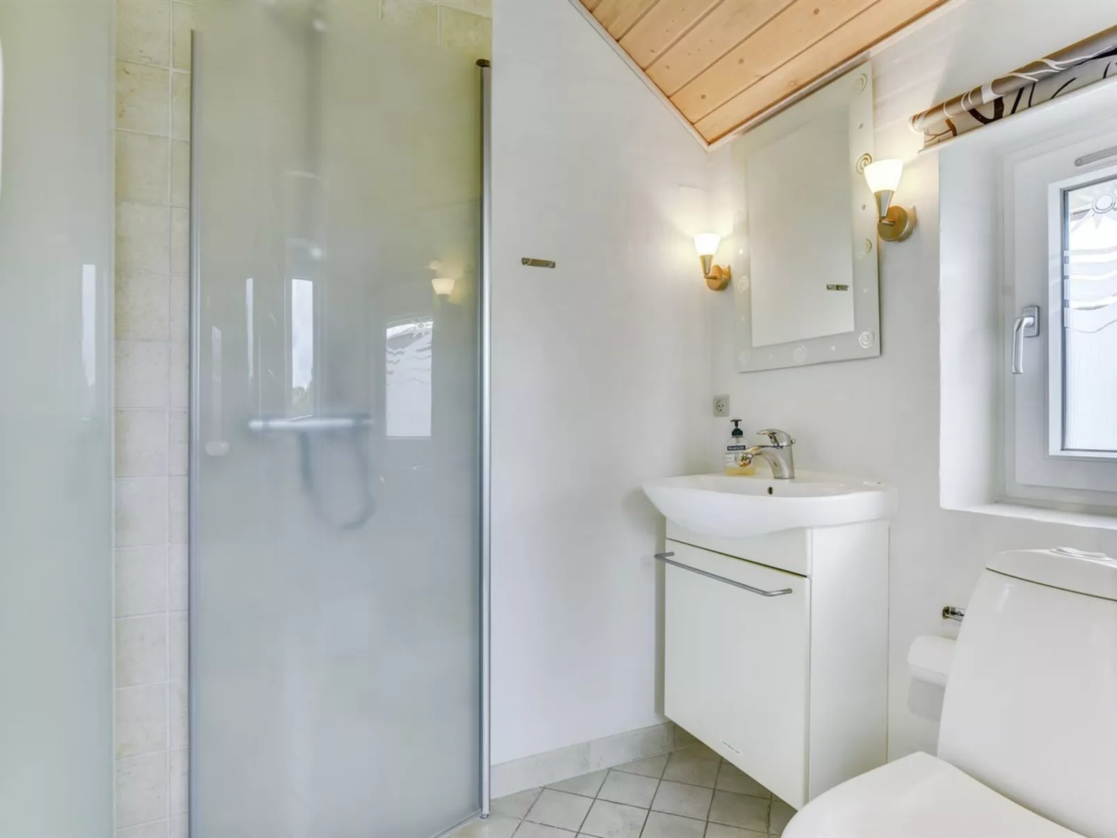 "Sigbritt" - 100m from the sea-Binnen