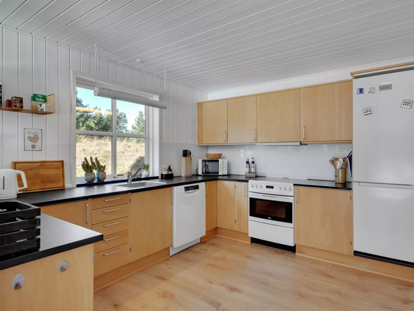 "Harpa" - 2.5km from the sea-Binnen