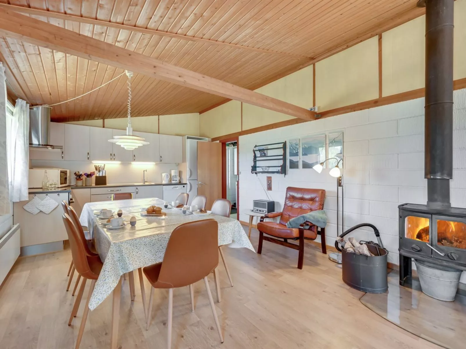 "Agna" - 700m to the fjord-Binnen