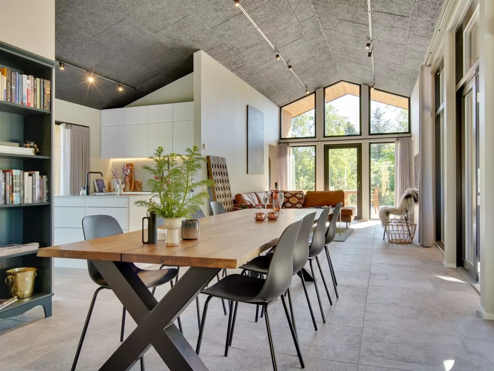 "Ileana" -  from the sea-Binnen