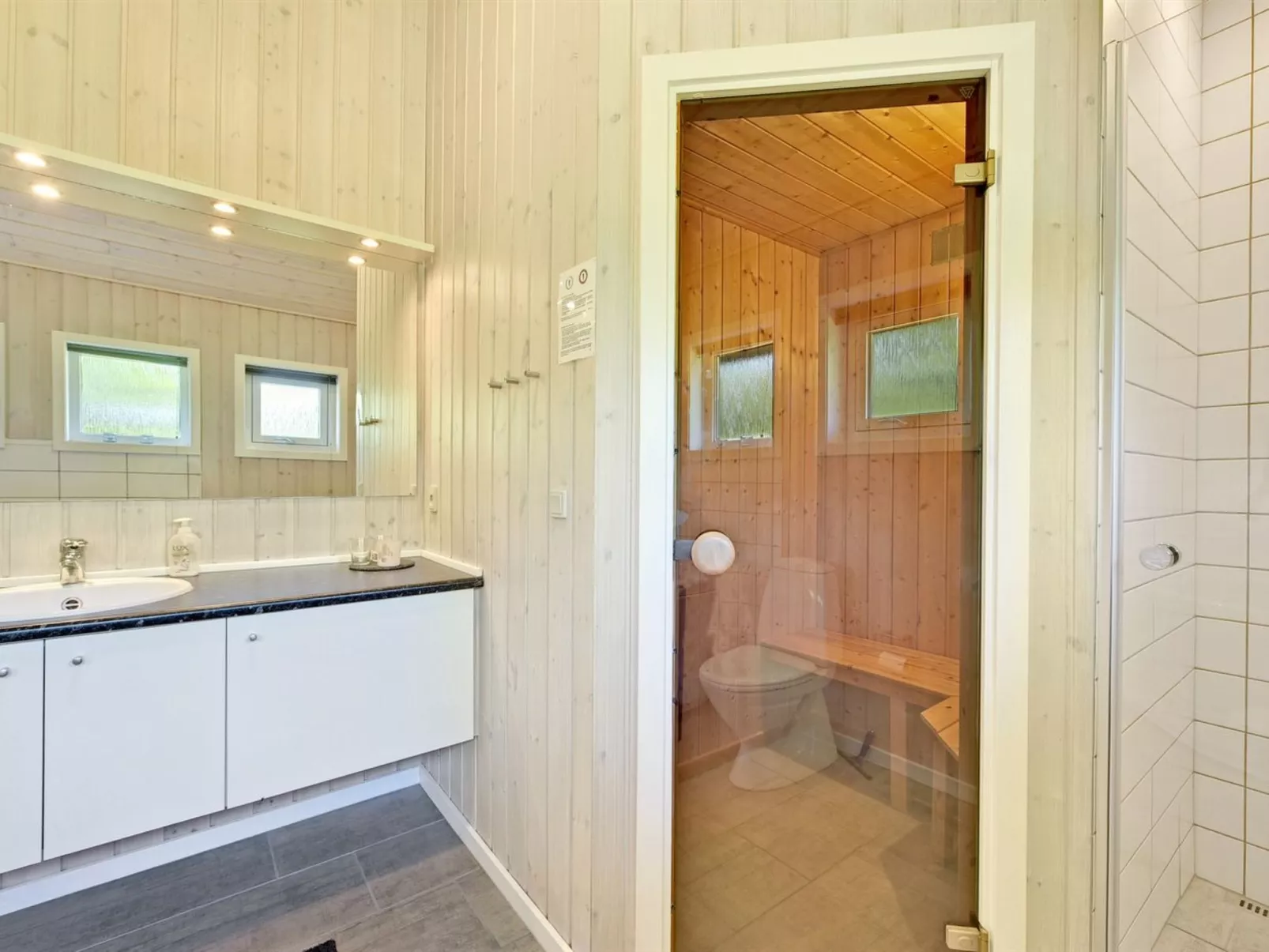 "Chrisse" - 550m from the sea-Binnen