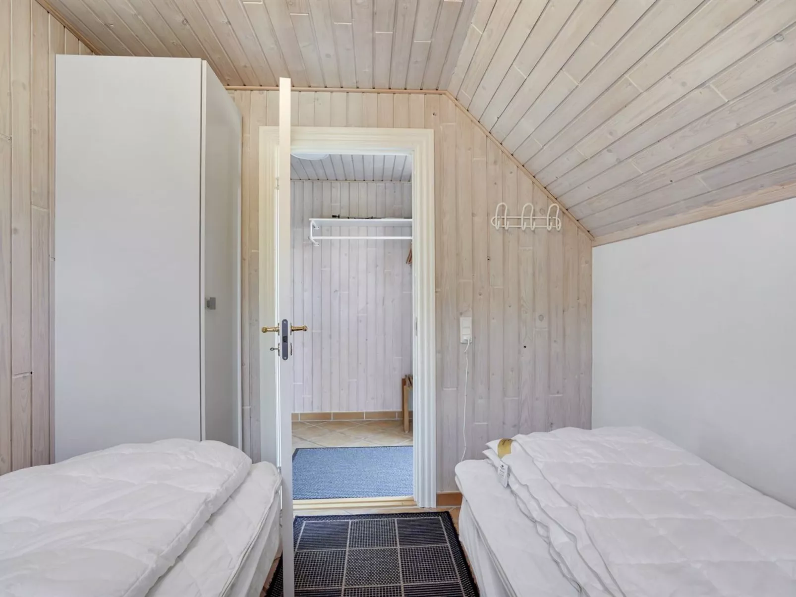 "Lavina" - 950m from the sea-Binnen