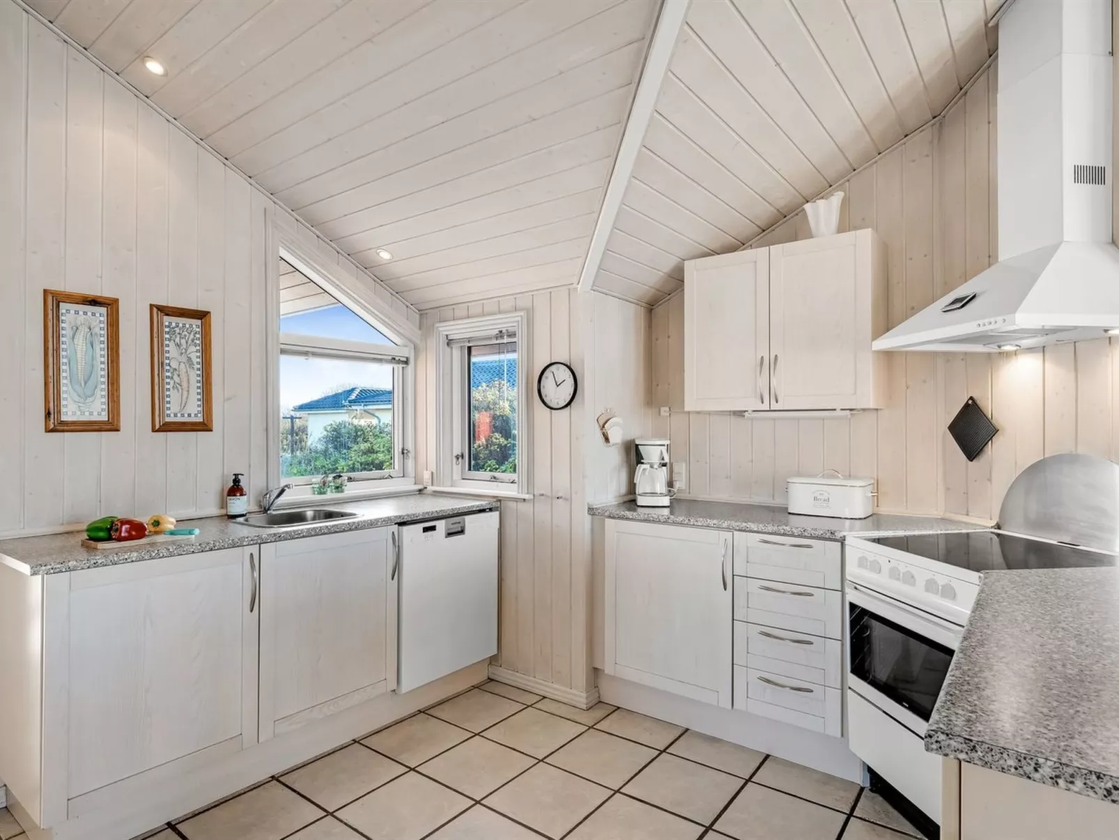 "Hermandine" - 700m from the sea-Binnen