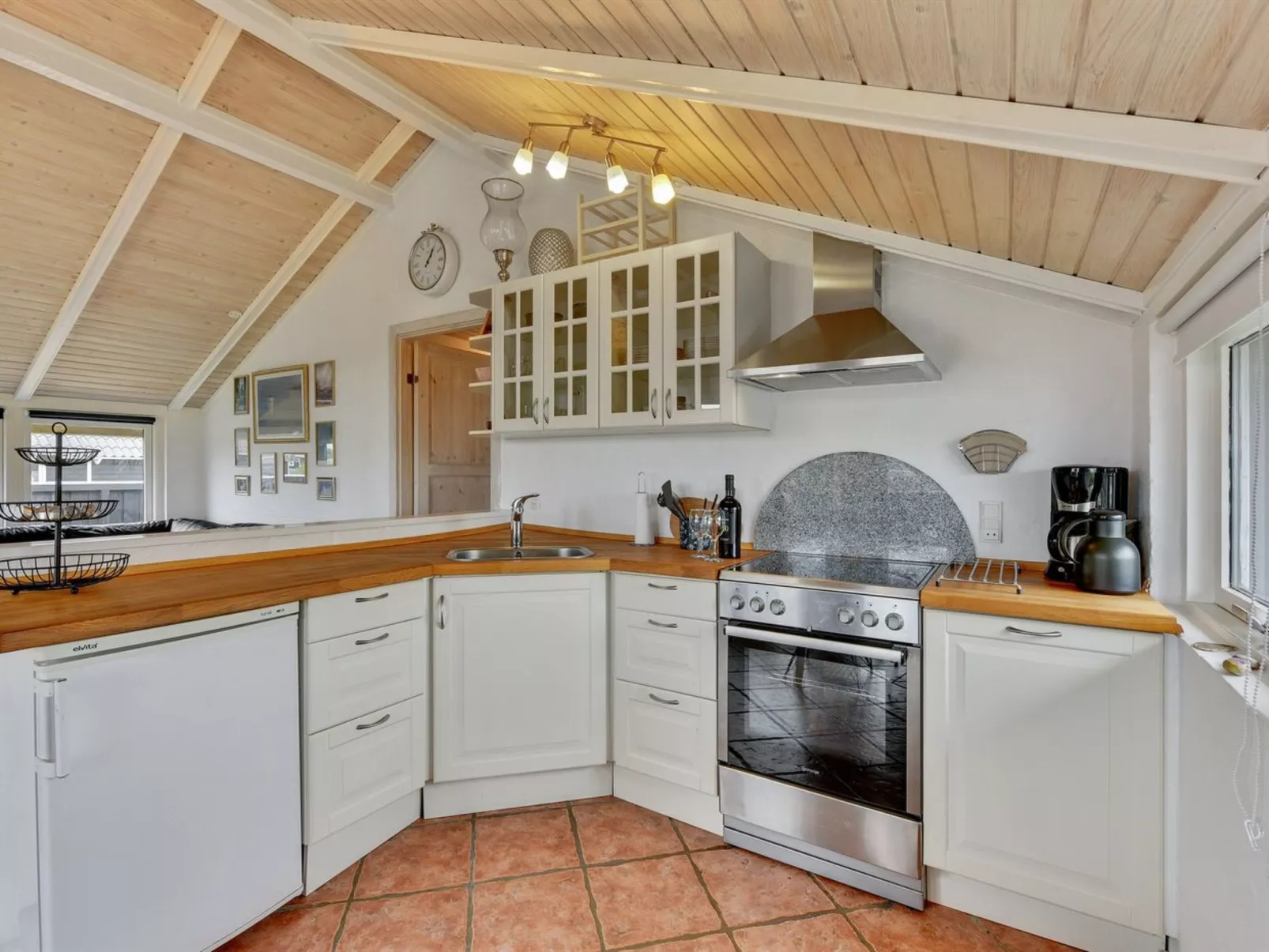 "Solbritt" - 330m to the fjord-Binnen