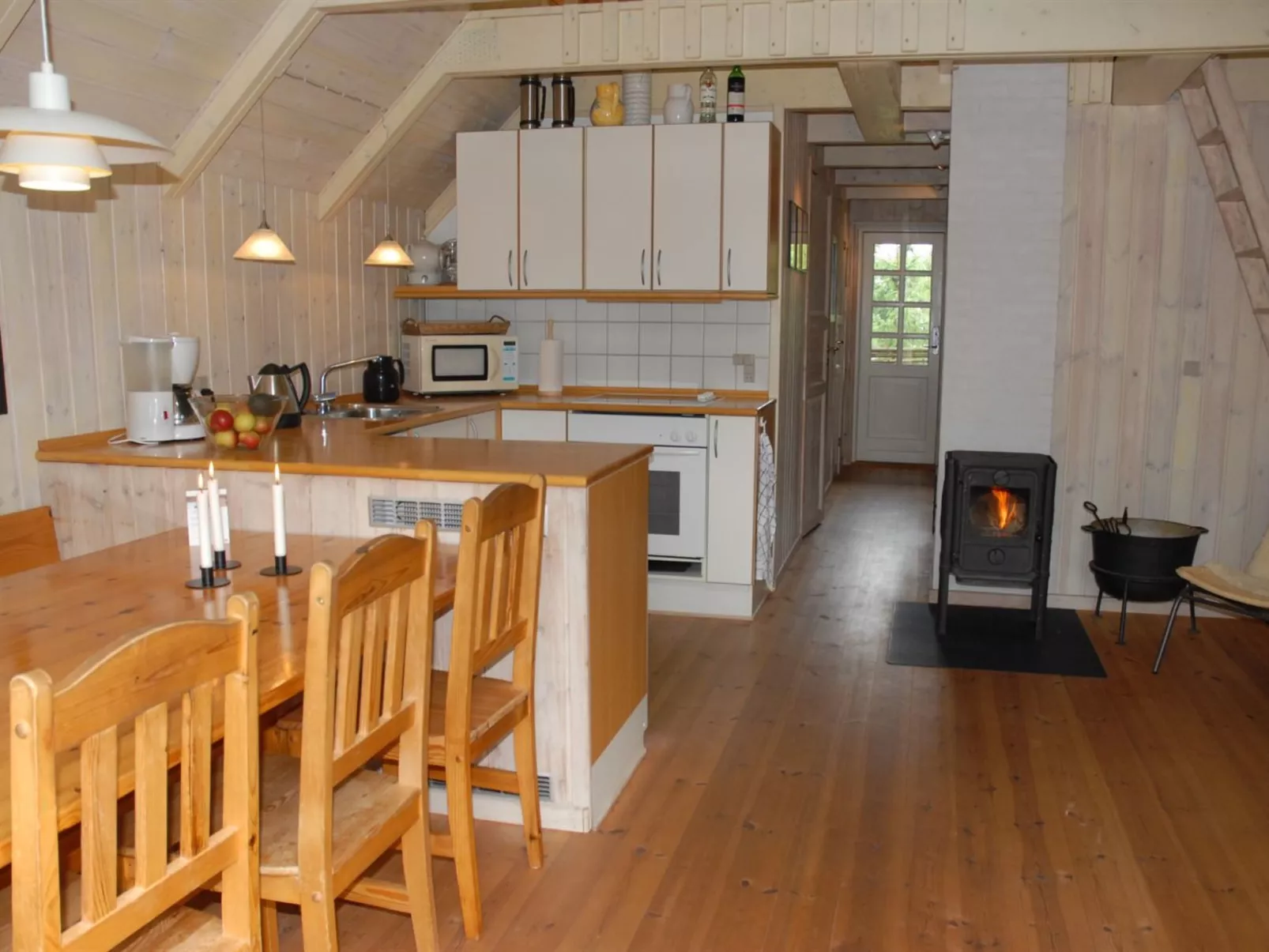 "Kalv" - 75m from the sea-Binnen