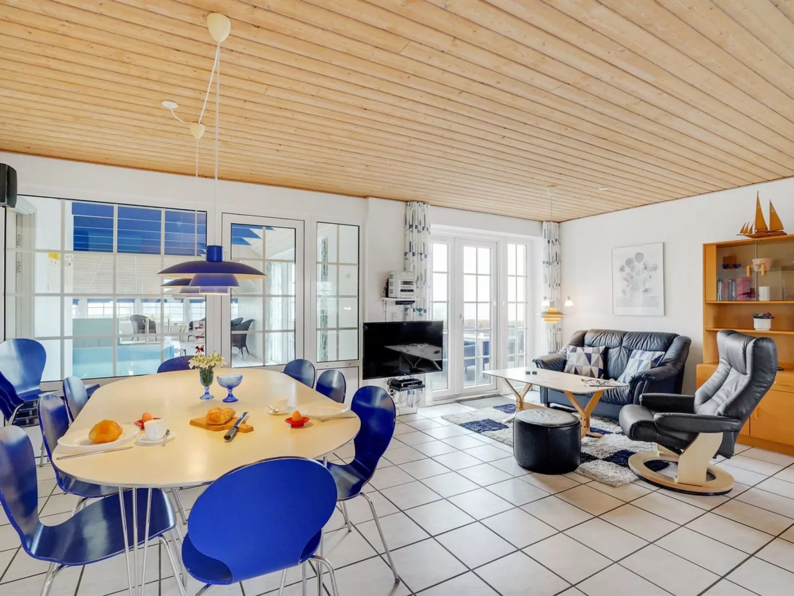 "Jügen" - 900m to the fjord-Binnen