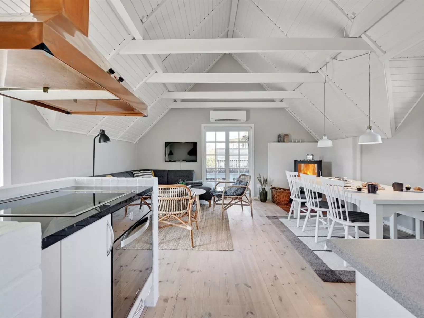 "Ulv" - 25m from the sea-Binnen