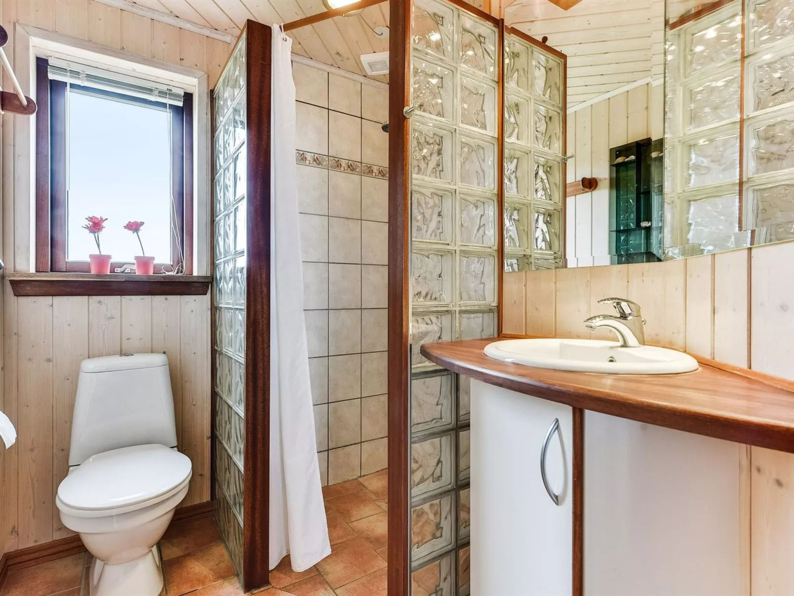 "Mervi" - 300m to the fjord-Binnen