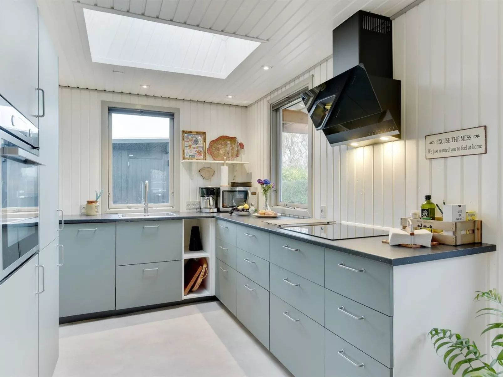 "Roar" - 500m from the sea-Binnen