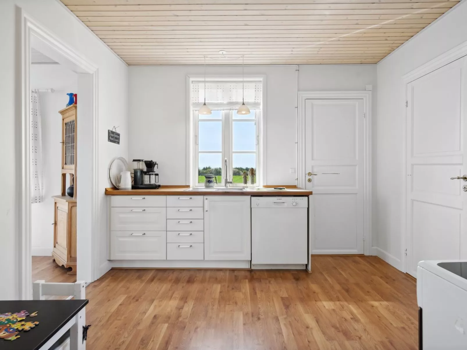 "Store" - 700m from the sea-Binnen