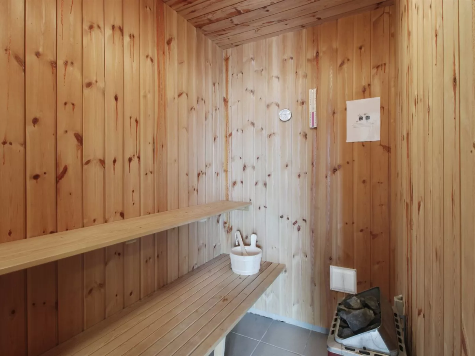 "Flora" - 150m from the sea-Binnen