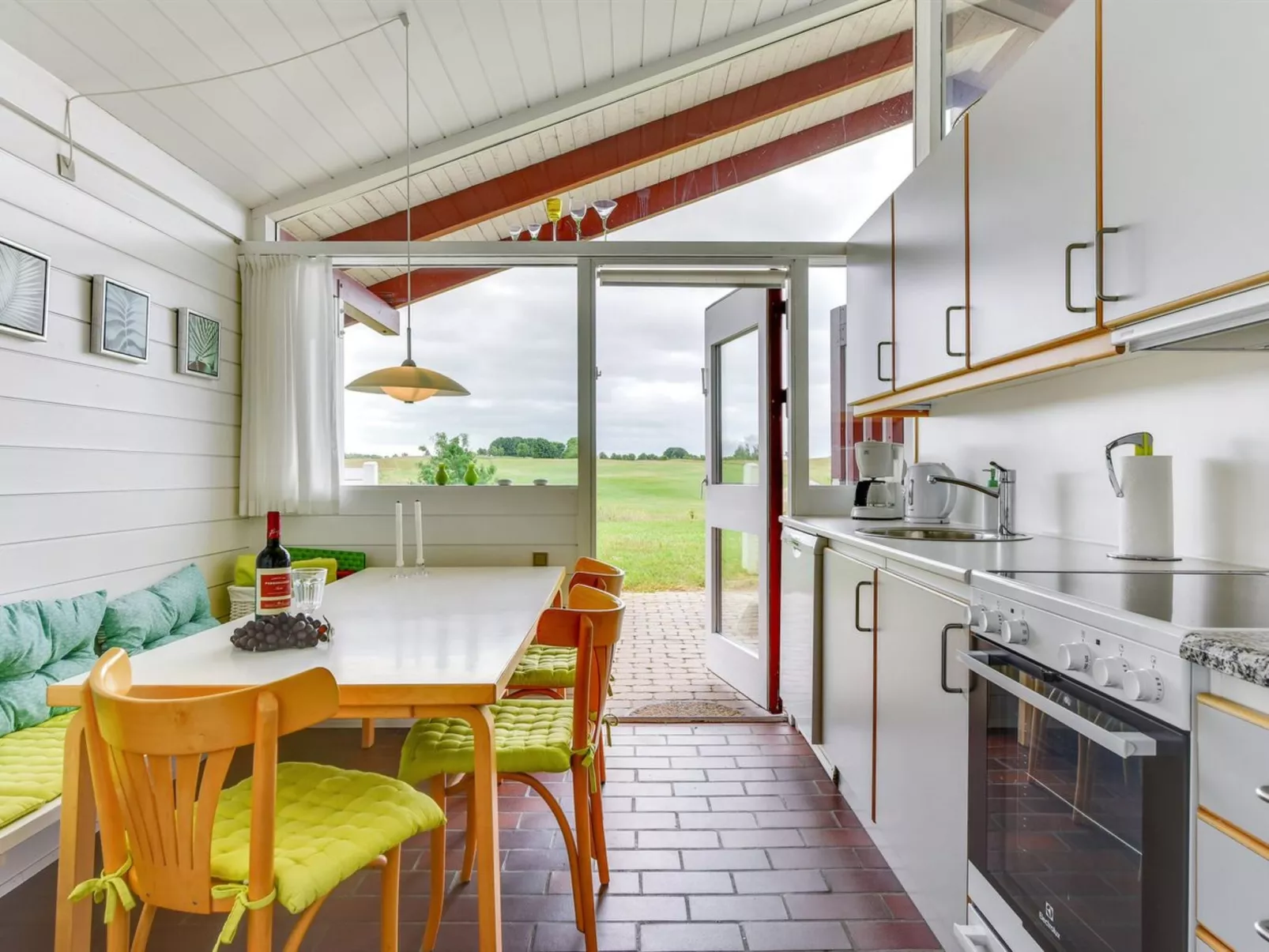 "Ditte" - 300m from the sea-Binnen