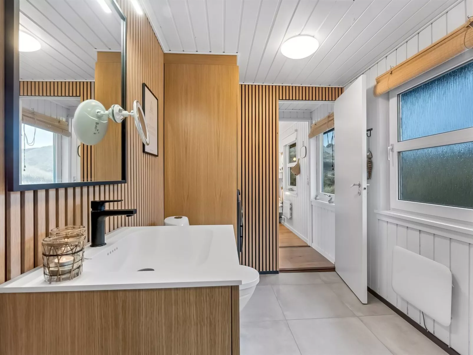 "Assa" -  from the sea-Binnen