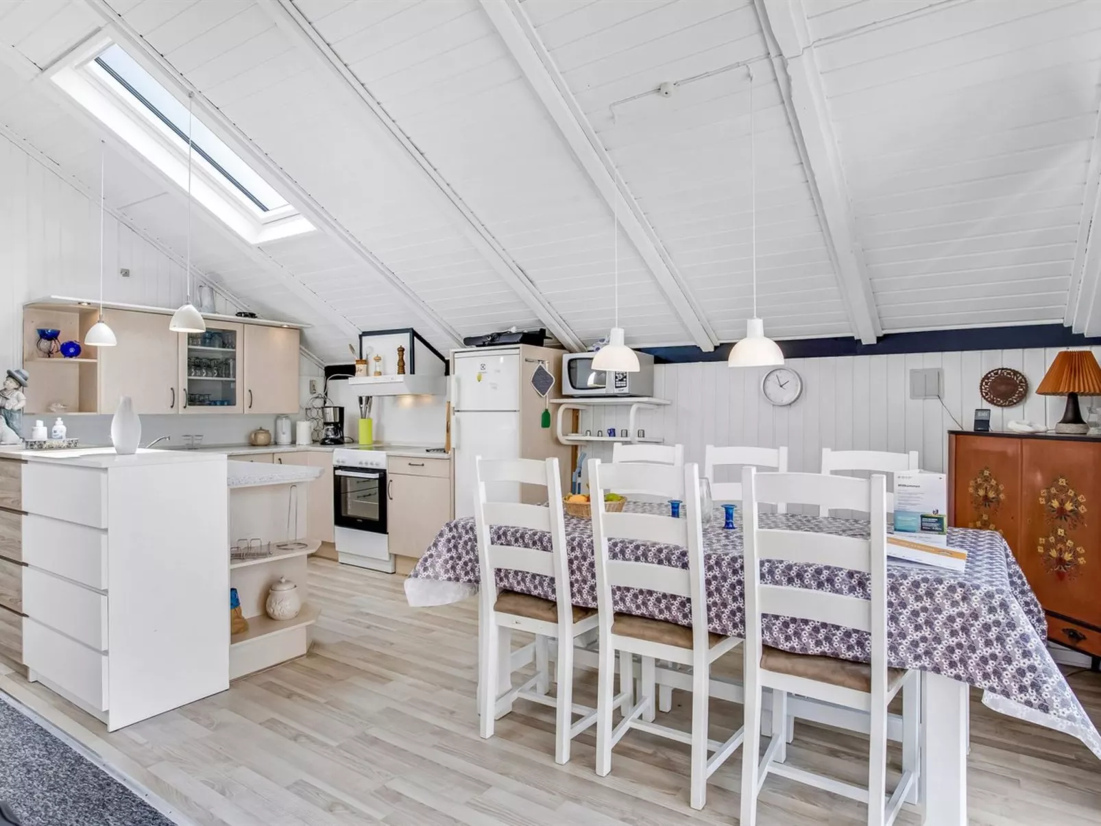 "Solvejk" - 800m from the sea-Binnen