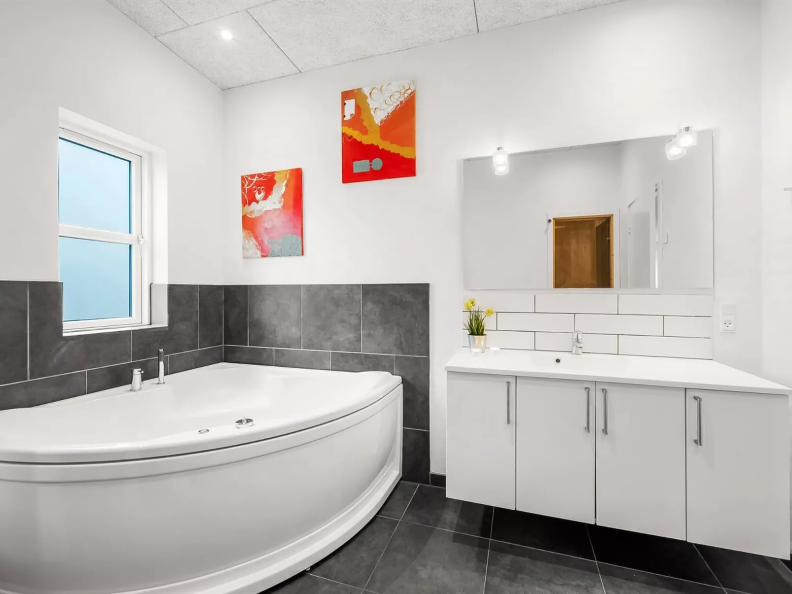 "Jarven" - 500m to the fjord-Binnen