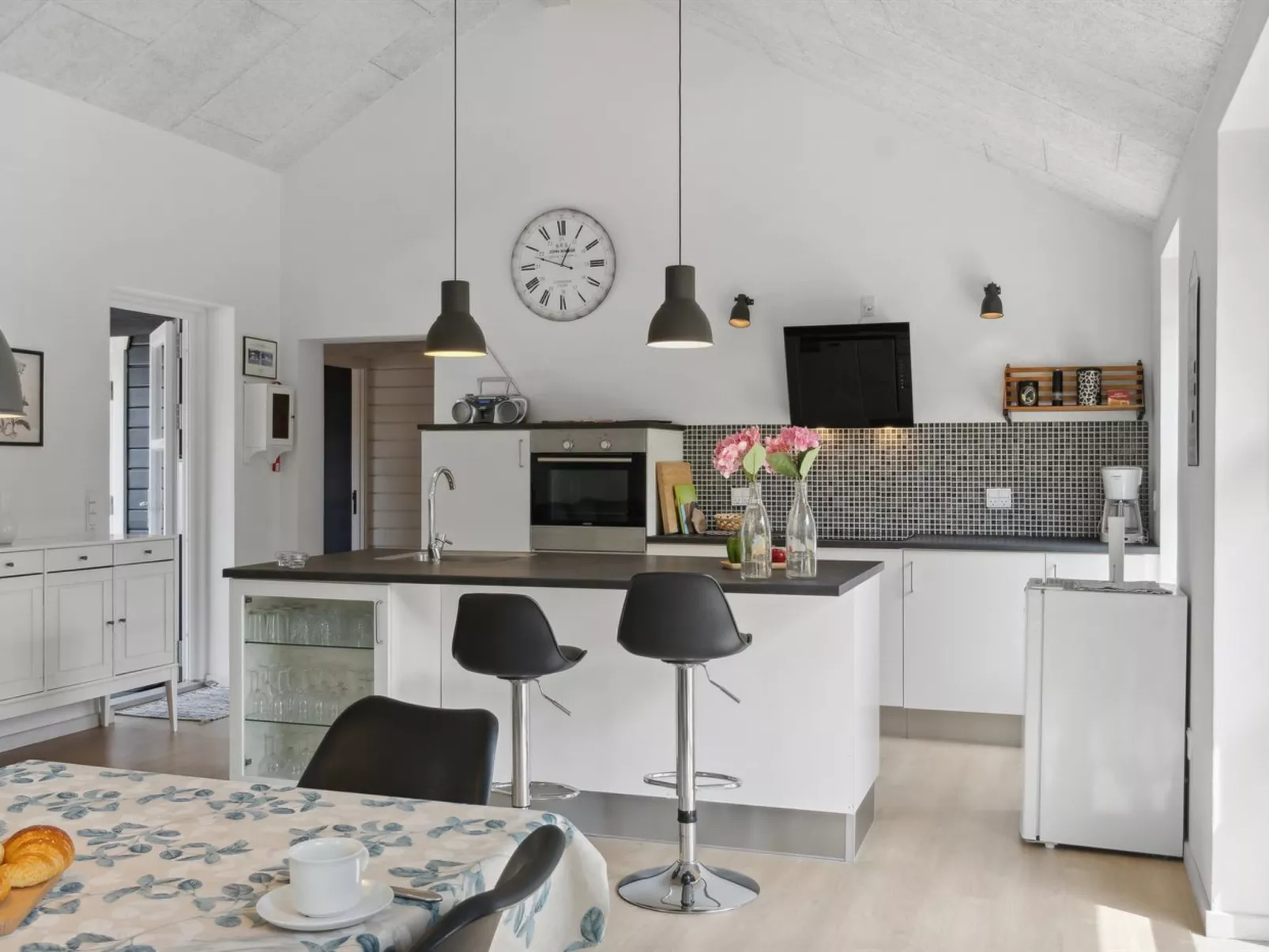 "Oiva" - 450m from the sea-Binnen