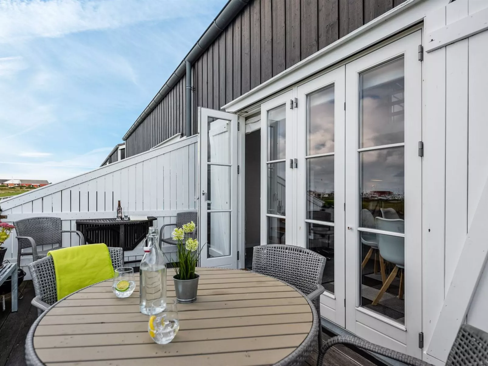 "Tofan" - 100m to the fjord-Buiten