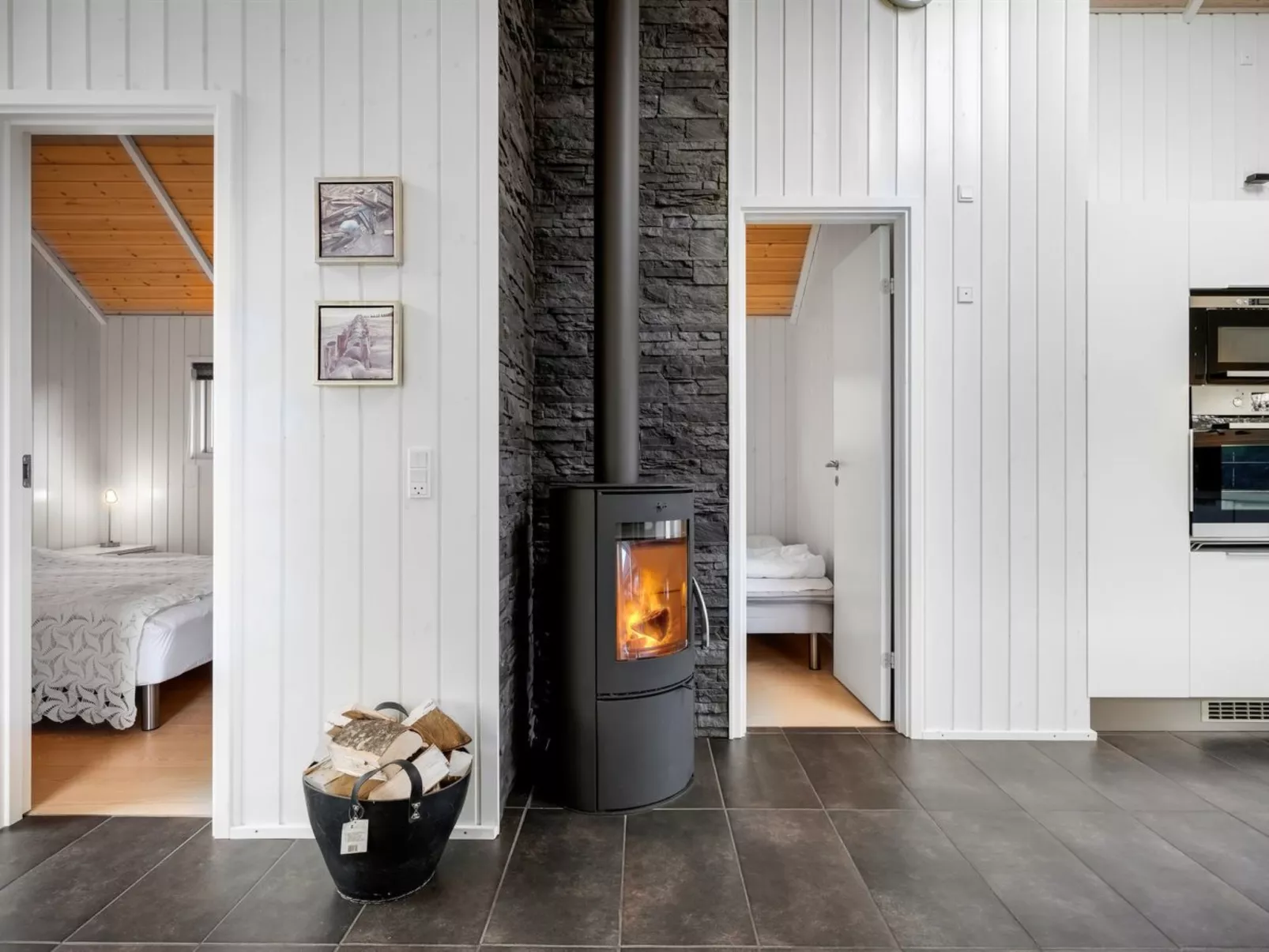 "Ketilbiorn" - 1.2km to the fjord-Binnen