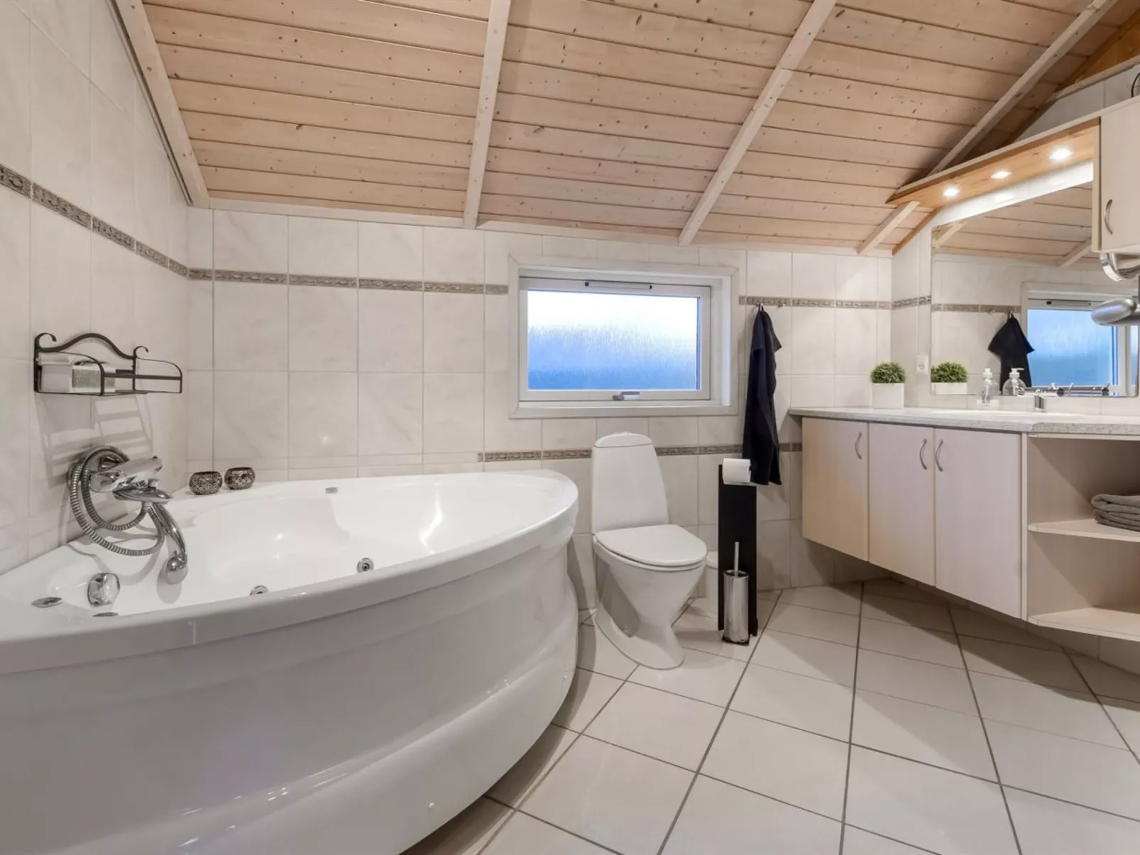 "Thit" - 1.2km to the fjord-Binnen