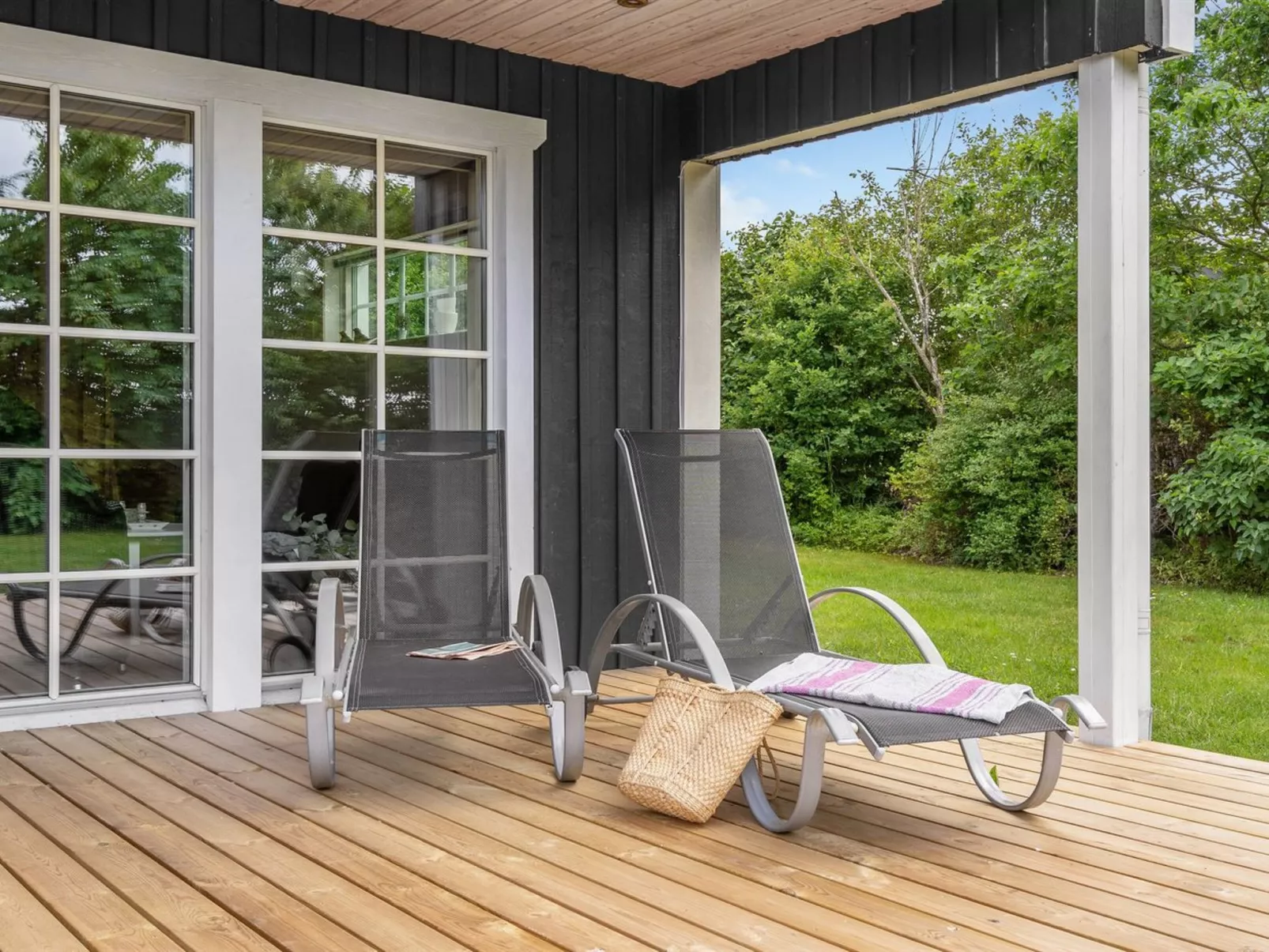 "Adelia" - 850m to the fjord-Buiten