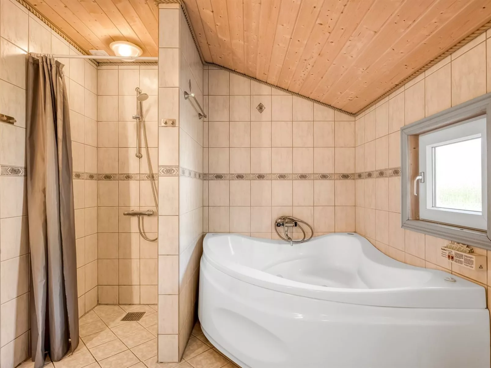 "Robertha" - 800m to the fjord-Binnen