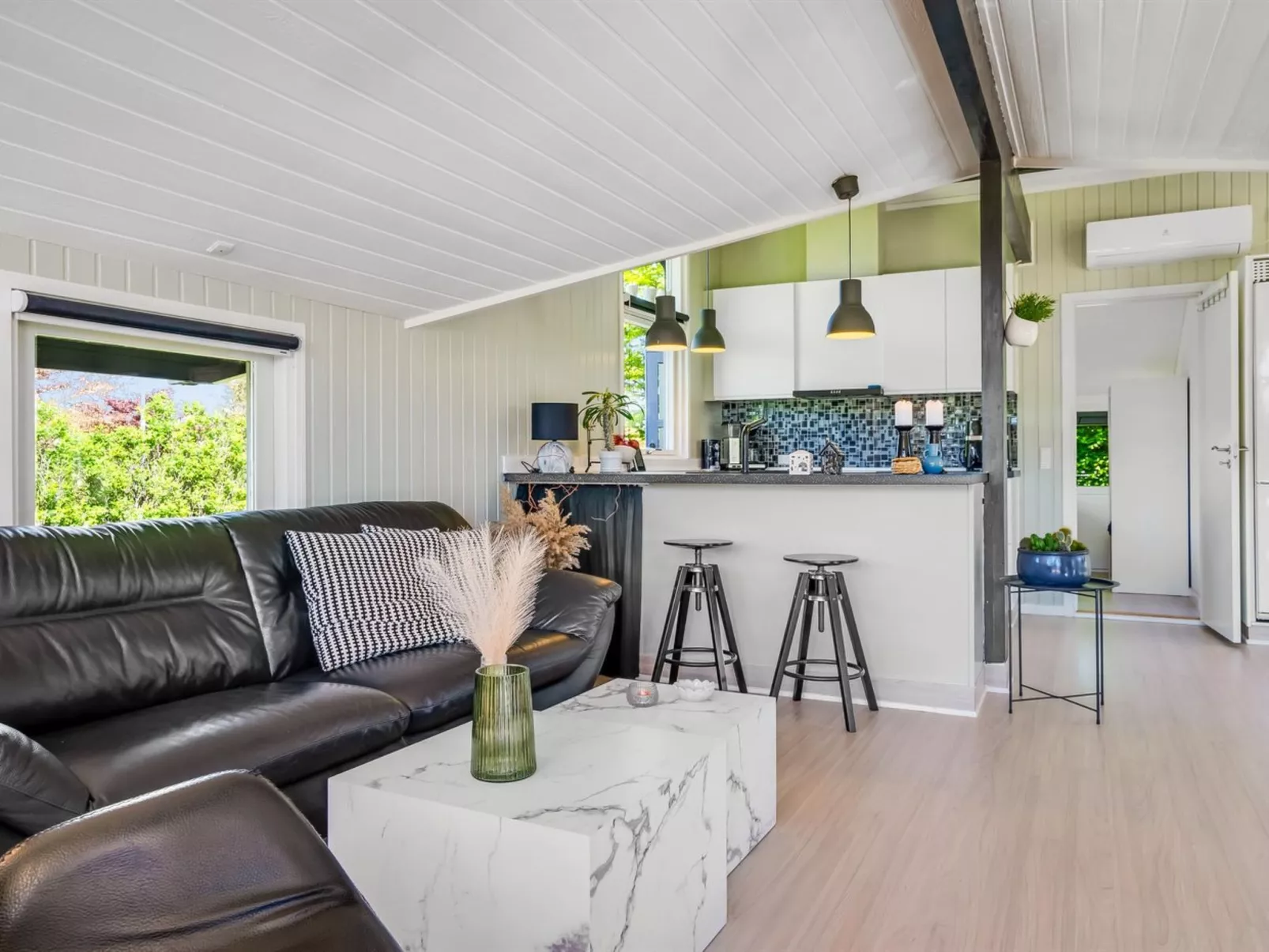 "Bryti" - 500m from the sea-Binnen