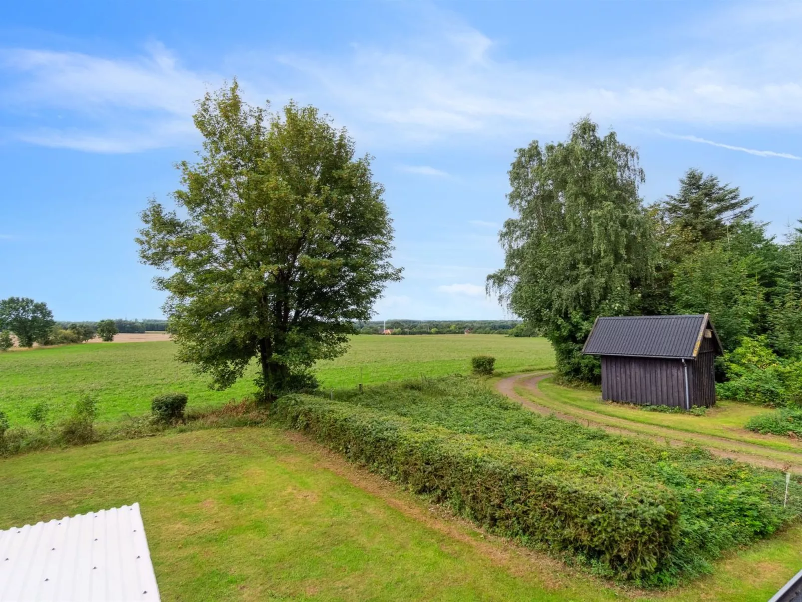 "Thana" - 8km from the sea-Buiten