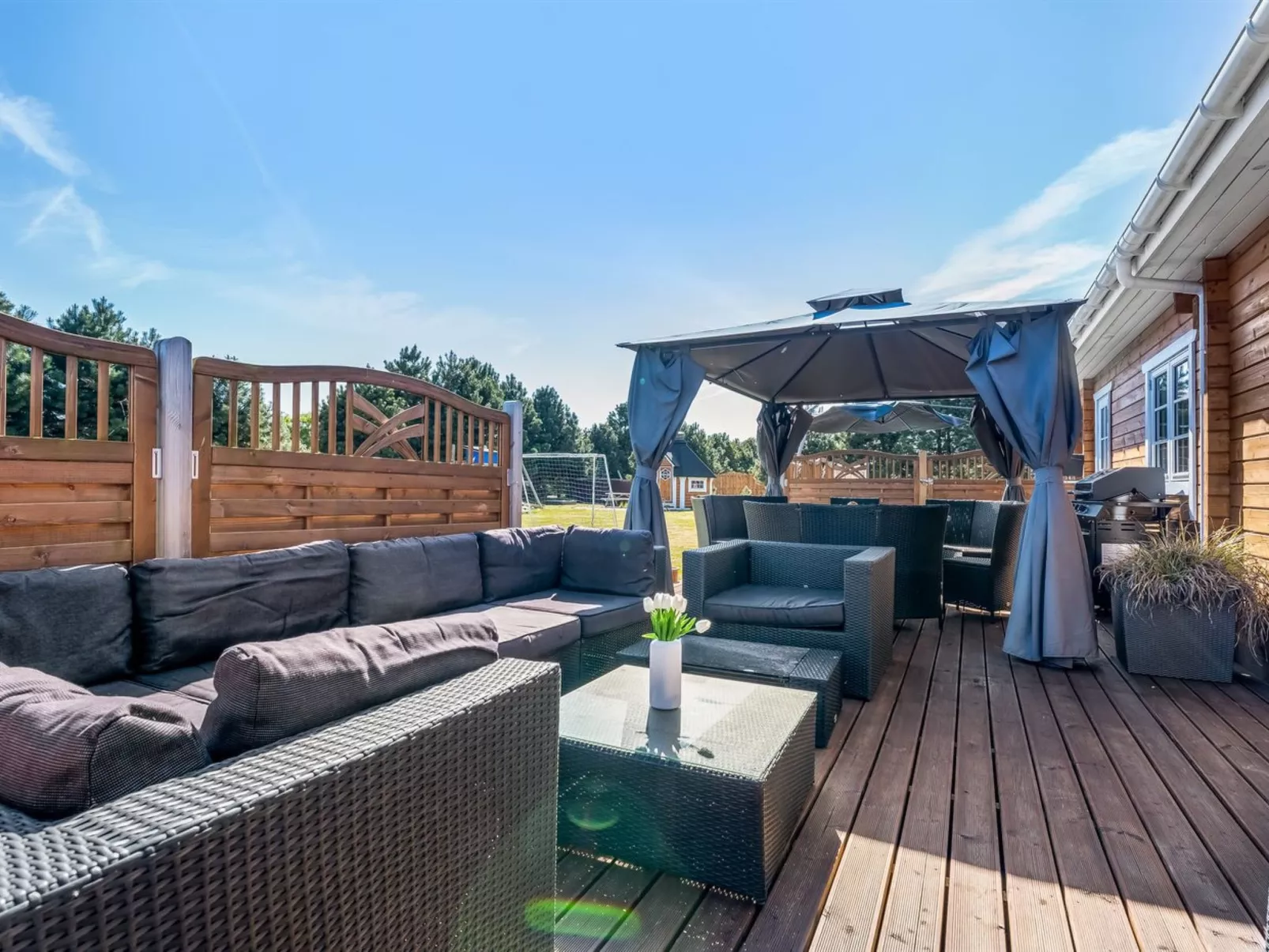 "Vicktoria" - 1.5km from the sea-Buiten