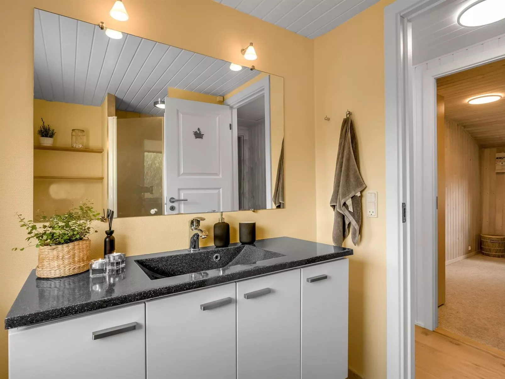 "Waghn" - 800m to the fjord-Binnen