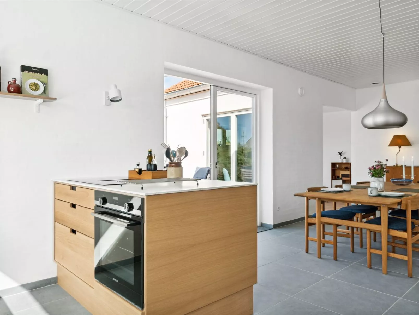 "Yakari" - 1km from the sea-Binnen