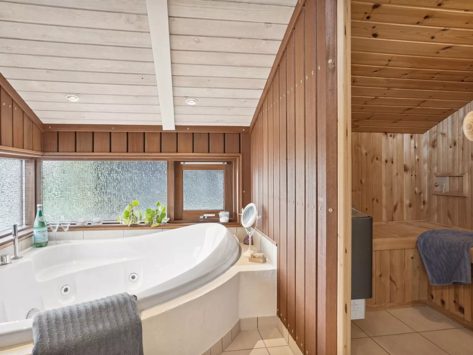 "Evald" - 400m from the sea-Binnen