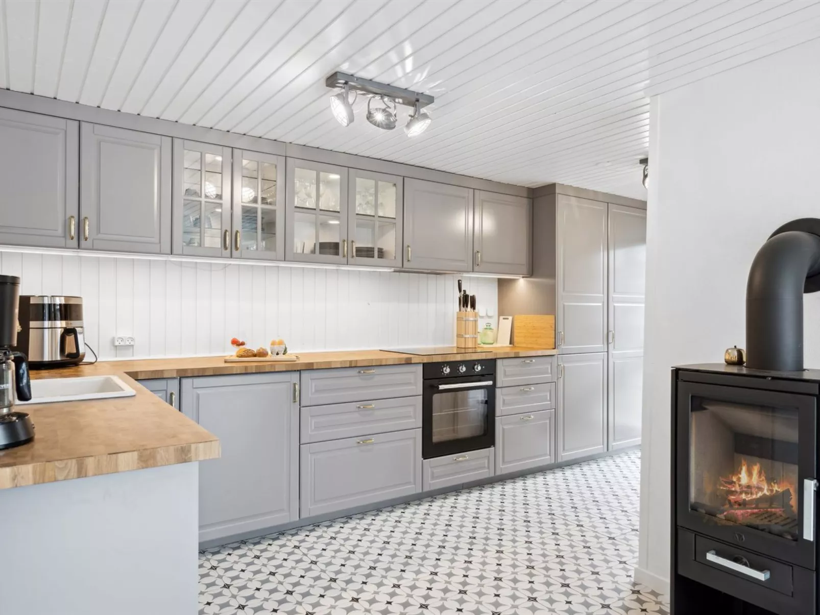 "Elizabeta" - 175m from the sea-Binnen