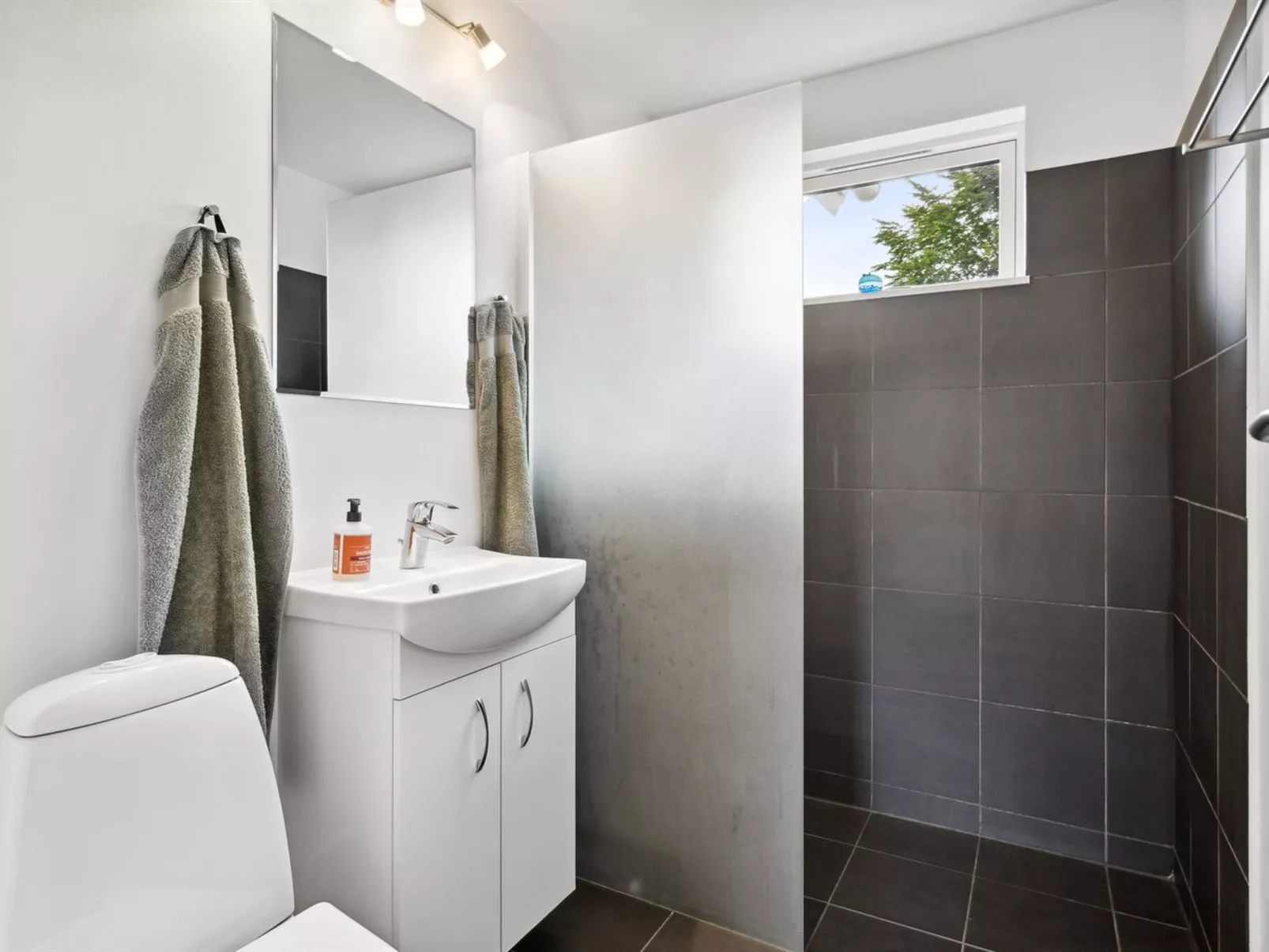 "Henric" - 500m from the sea-Binnen