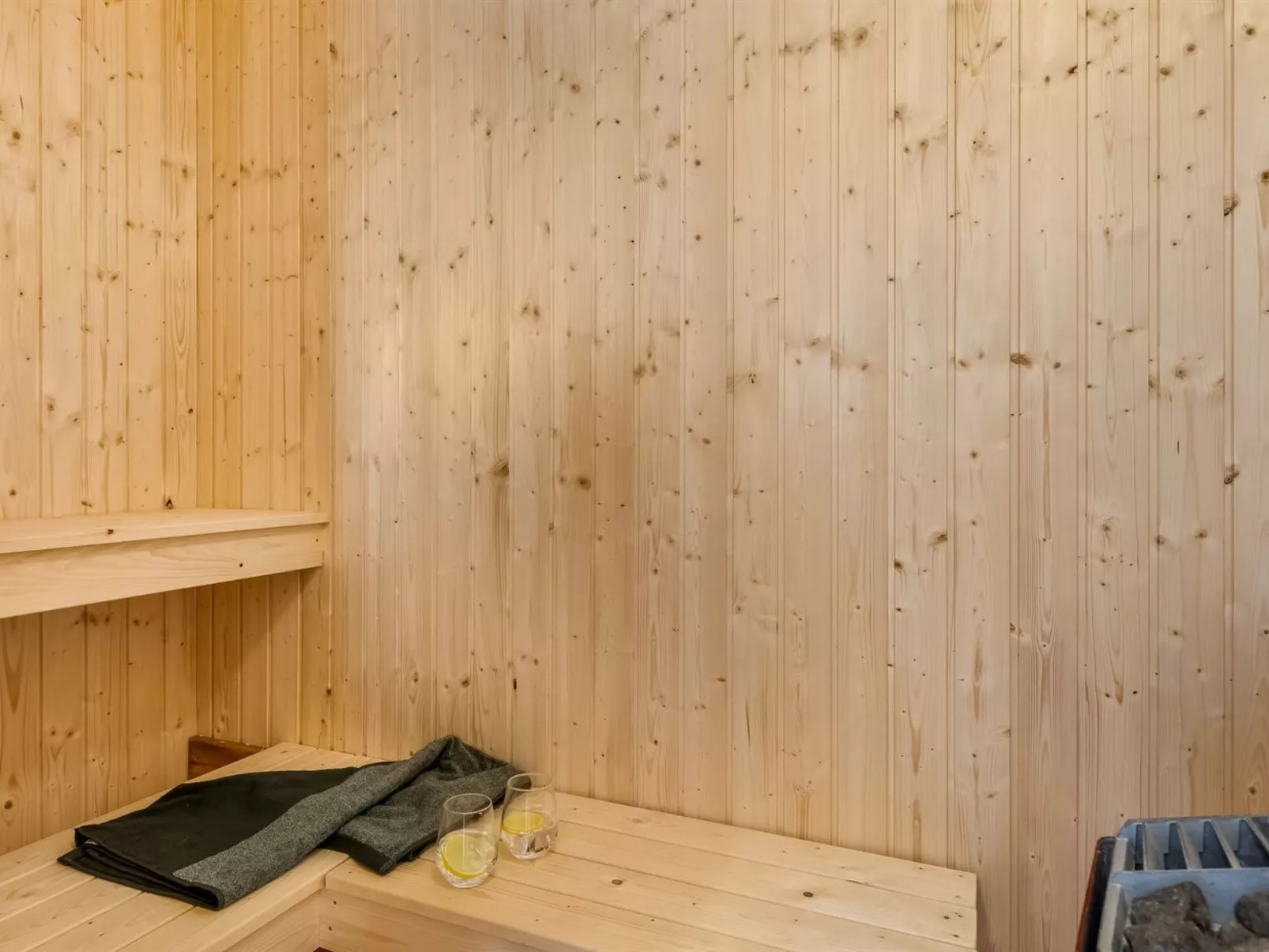 "Signhild" -  from the sea-Binnen