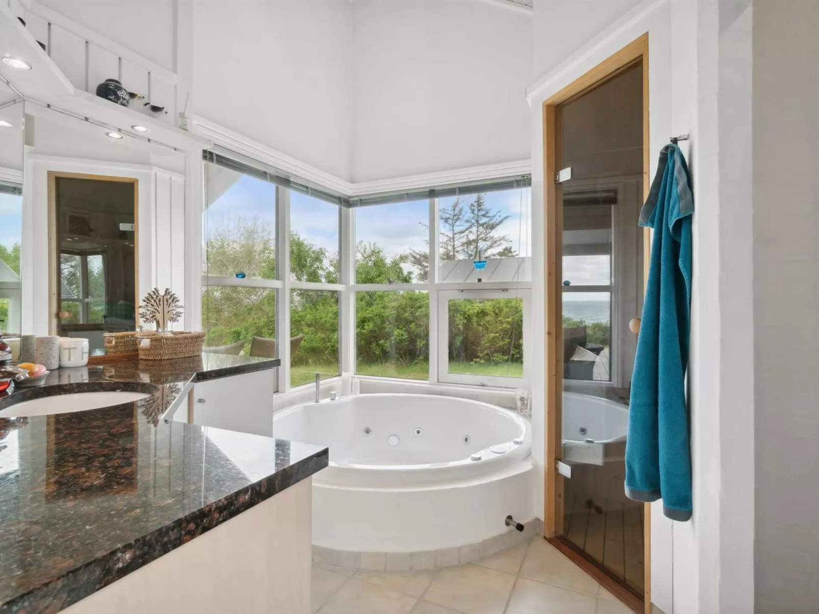 "Elspeth" - 25m from the sea-Binnen